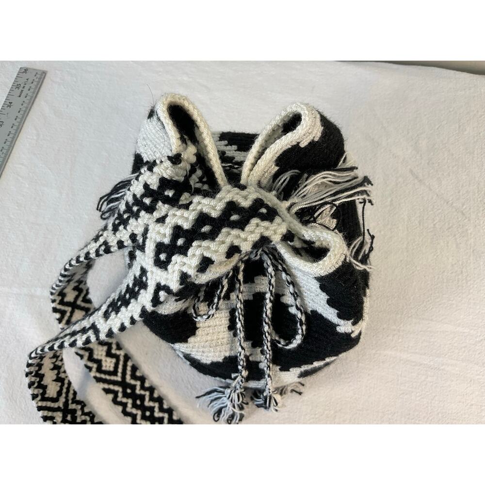 Handmade Wayuu Mochila Crossbody Bucket Bag Black White Crochet Woven Tassel - Picture 8 of 11